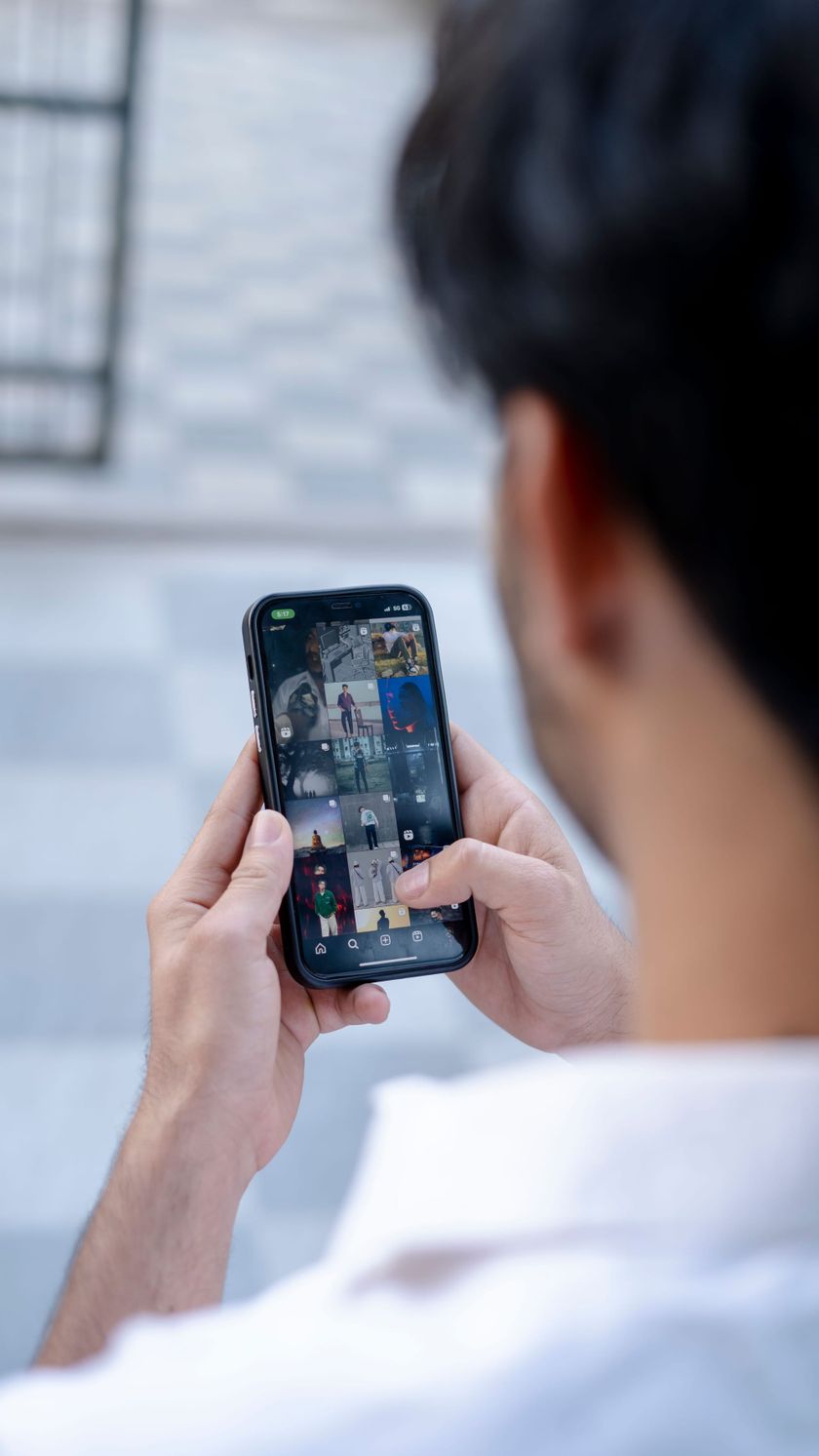 Społeczne zmęczenie perfekcją. Dlaczego w social mediach wygrywa autentyczność?