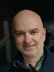 A person smiling for the camera

AI-generated content may be incorrect.