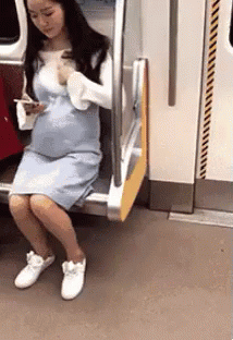 임신 임산부 아기 지하철 페이크 구라 사기 쓰레기 GIF - Fake Pregnant GIFs