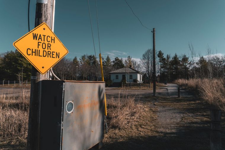 Réseaux sociaux: Le problème c'est l'algo, pas les ados.