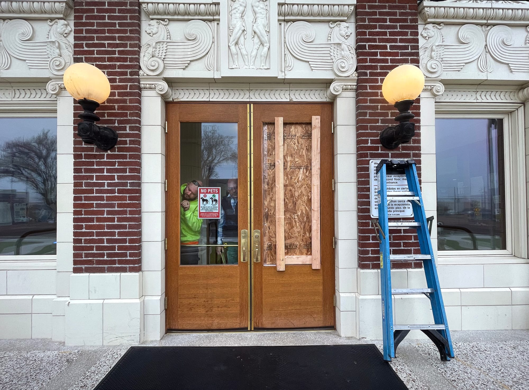 Released jail inmate makes smashing return to slammer