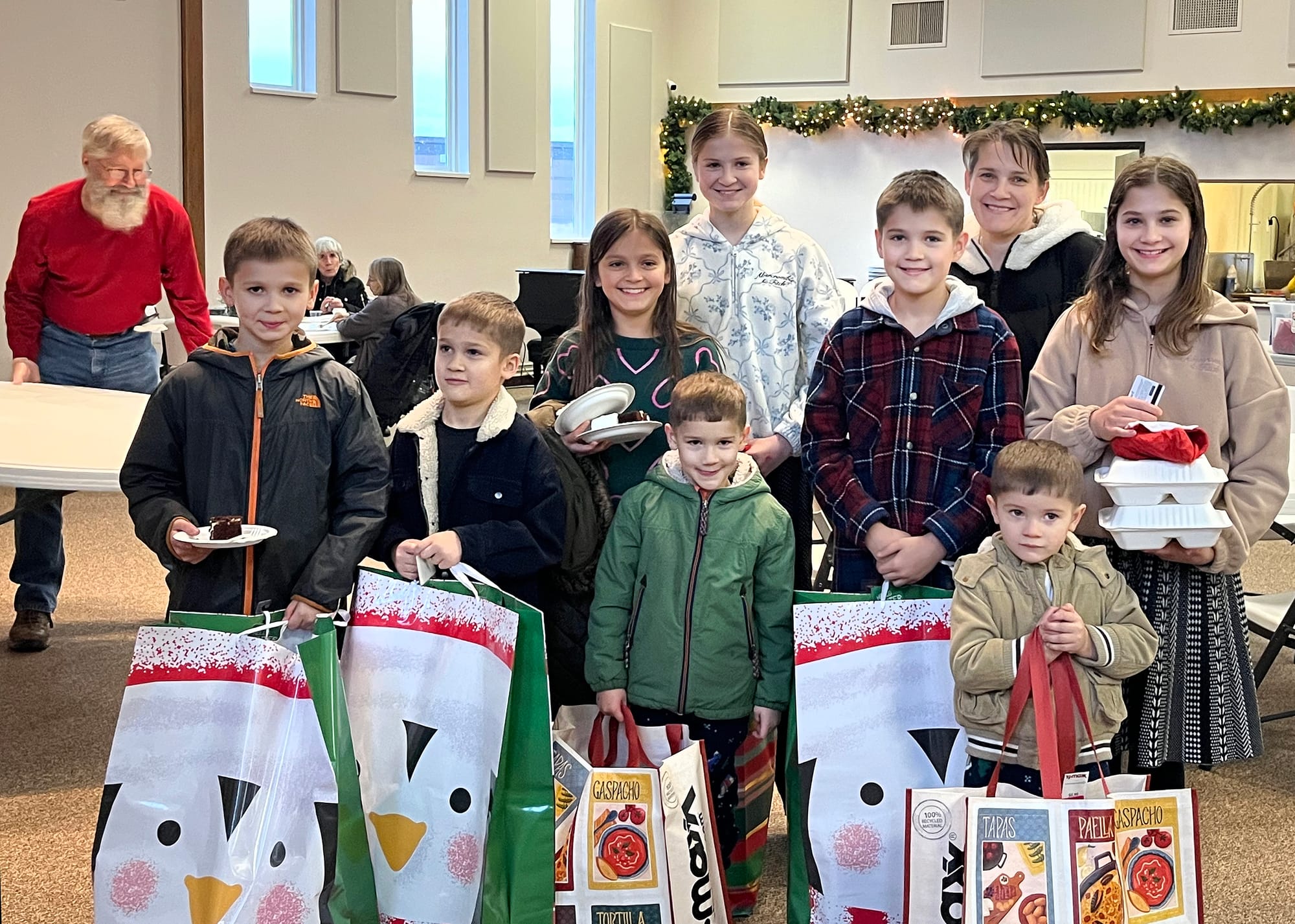 Hundreds treated to holiday meal, gifts on Christmas Day