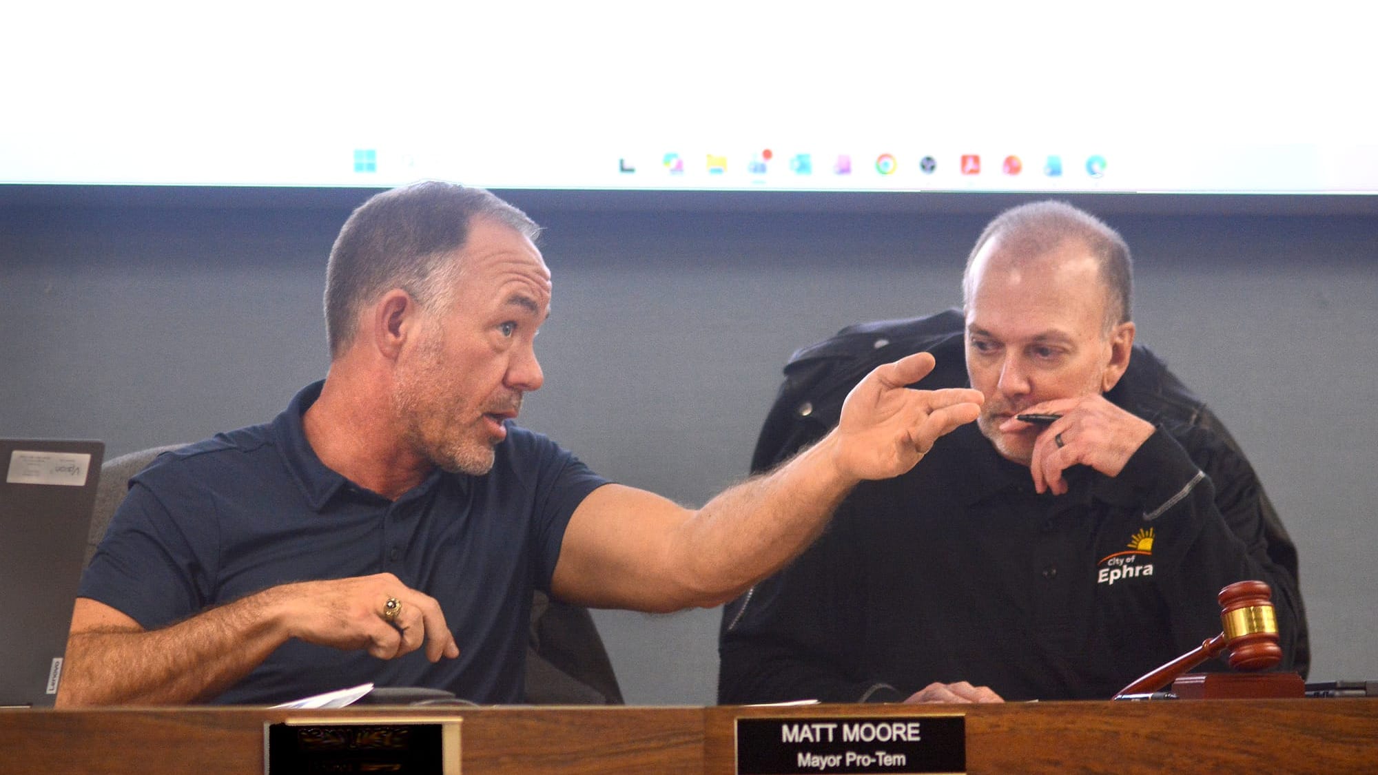 New Ephrata mayor presides over low-key inaugural meeting