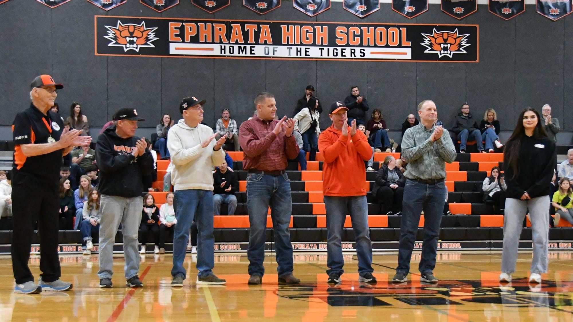 Ephrata Athletic Hall of Fame honors five inductees, 1993 boys basketball state champion team