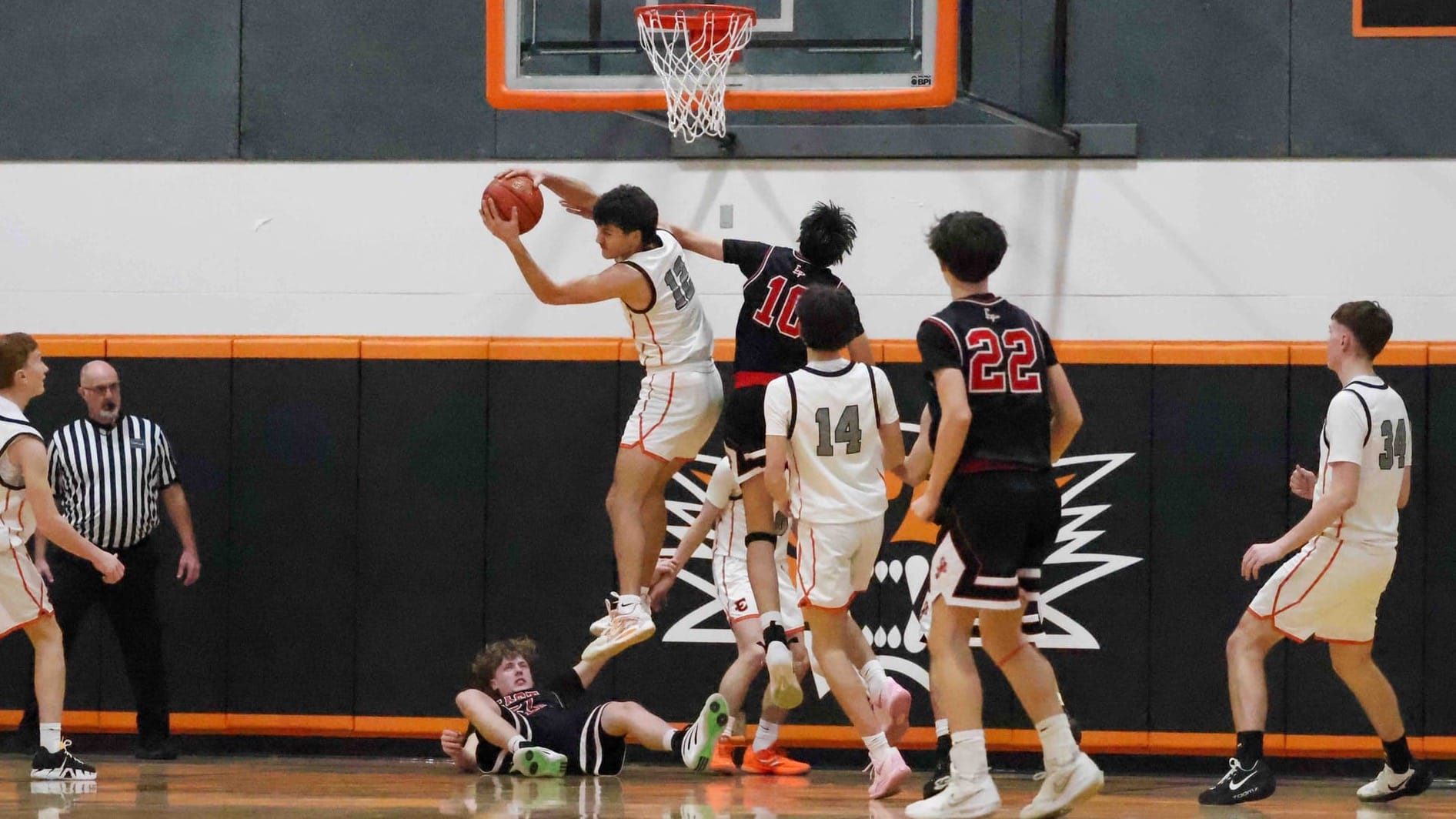 Tigers' late rally not enough, bounced from district contention