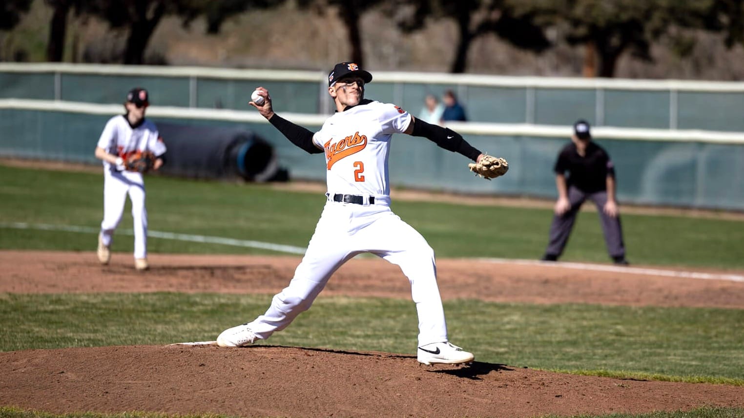 EHS baseball splits home twinbill with Aberdeen; falls to Selah, Sageview