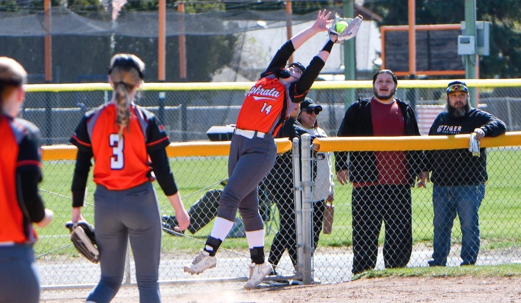 Lady Tigers dominant in softball sweeps of Grandview, Toppenish