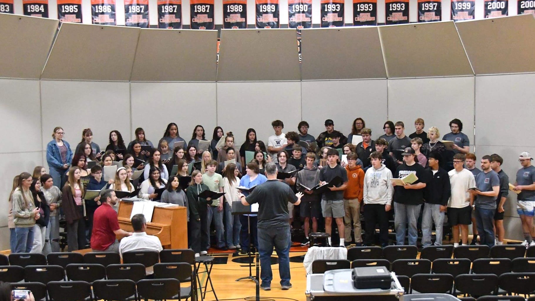 The combined WSU and EHS choirs close Thursday's session with "O Fortuna."