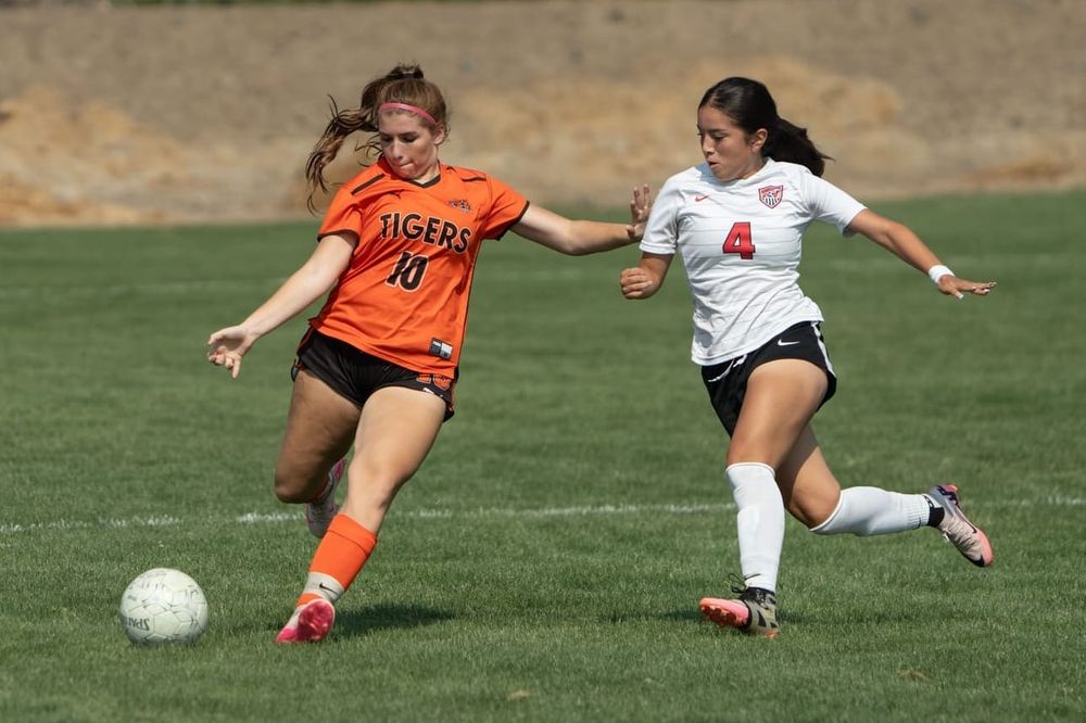 Ephrata, Othello battle to 3-3 draw in physical match post image
