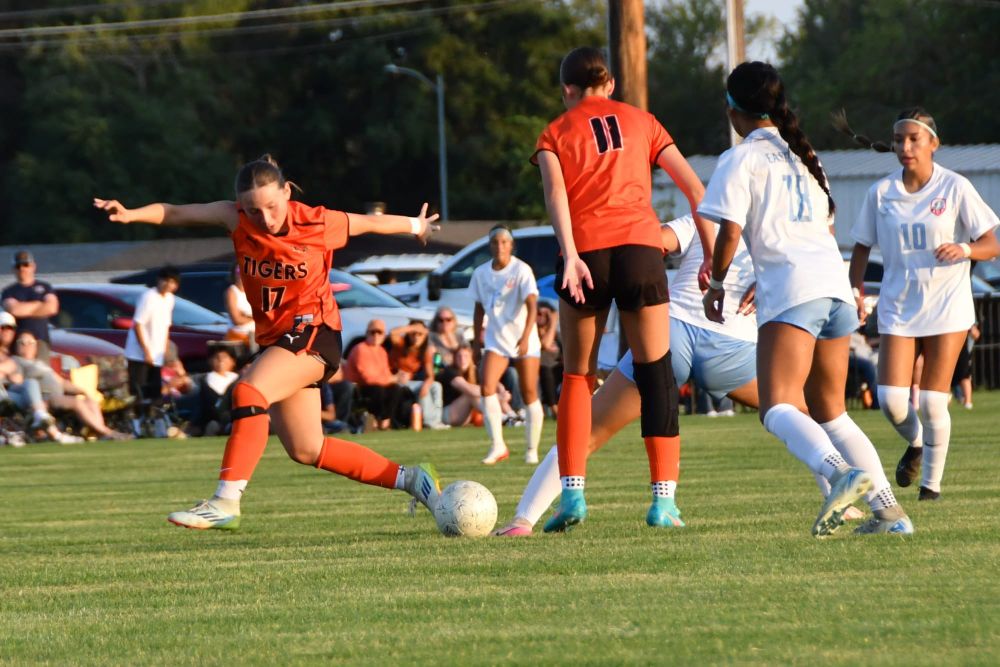 Ephrata girls soccer edged 2–1 by Eastmont in season opener post image