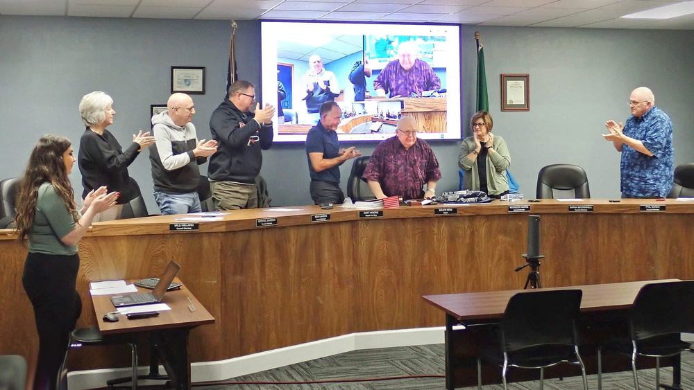 Outgoing Ephrata mayor lauded for years of public service post image