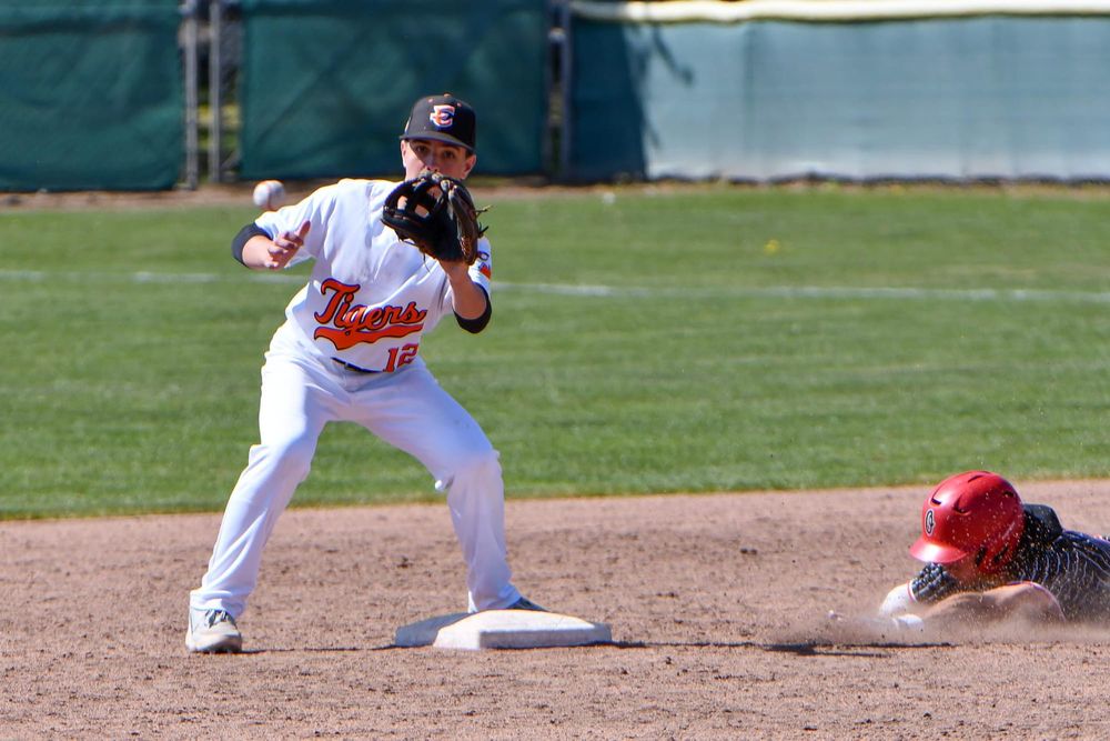 Tough stretch for Tiger baseball vs. Quincy, Othello post image