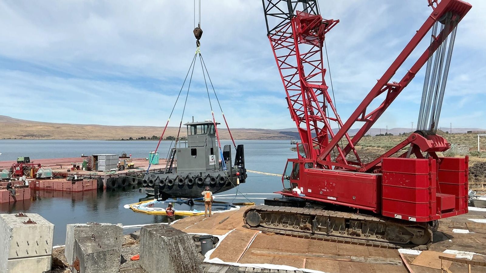 Sunken tugboat recovered from the Columbia River, says PUD post image