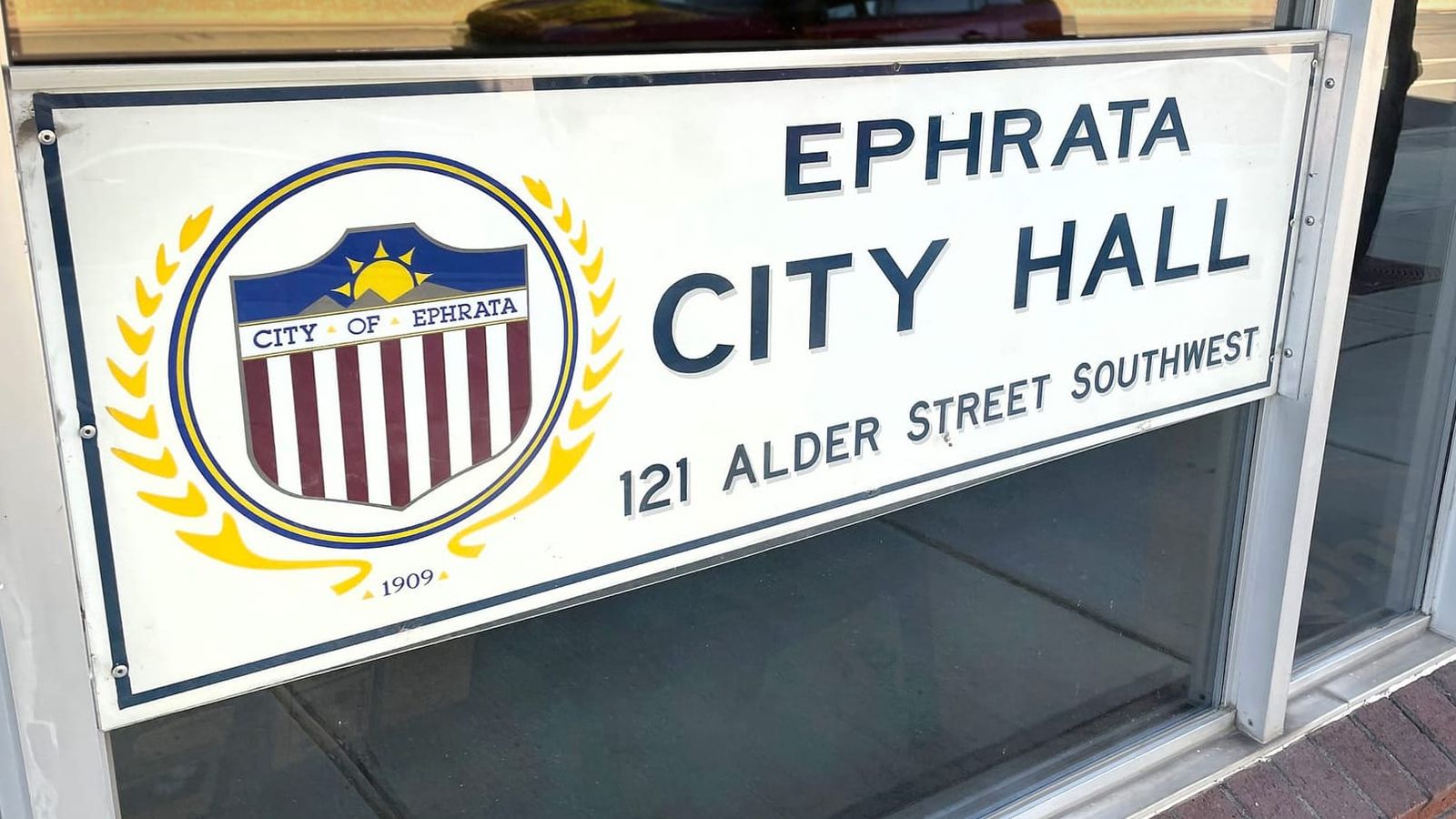 Ephrata city council plans special meeting for police chief discussion post image