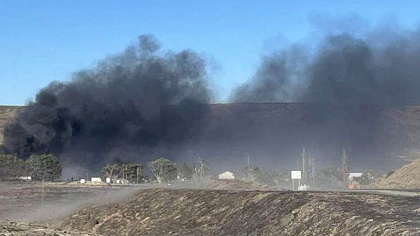Vantage wildfire destroys two homes, closes Interstate 90 post image