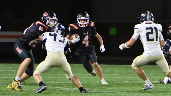 Selah runs past Ephrata 48-20 in CWAC opener post image