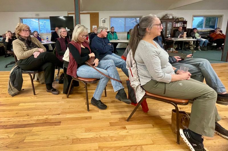 SL city workers join council in 'no confidence' vote of mayor post image