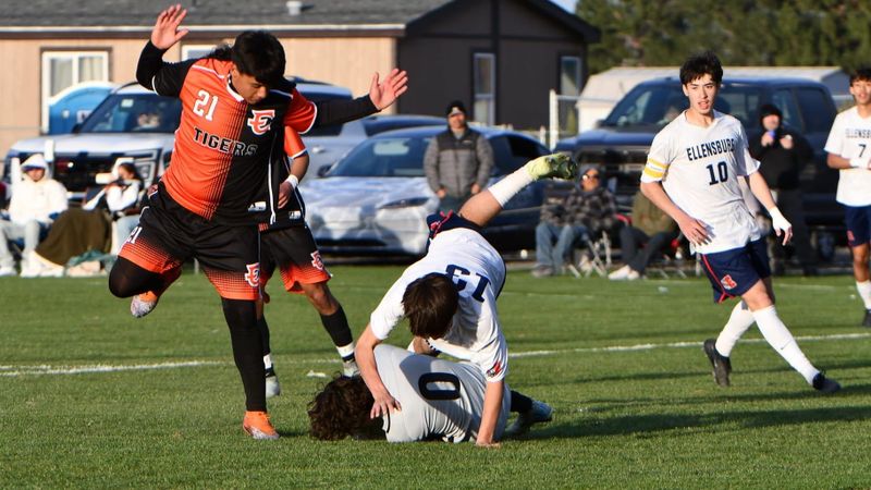 Tigers drop two home matches, collect road win, eye Othello rematch post image