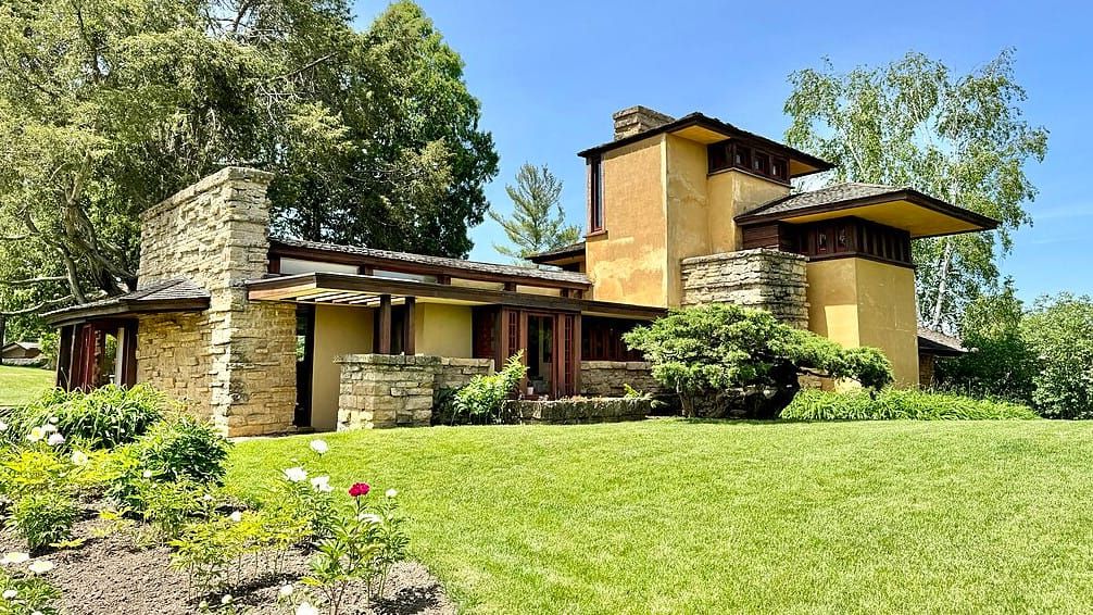 Architecture of tragedy: Frank Lloyd Wright and the Taliesin murders.