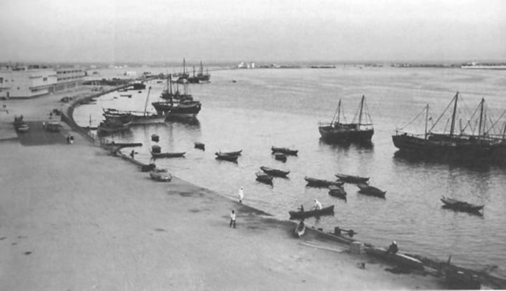 Historic Photo: Dubai Creek in 1964, compared to today.