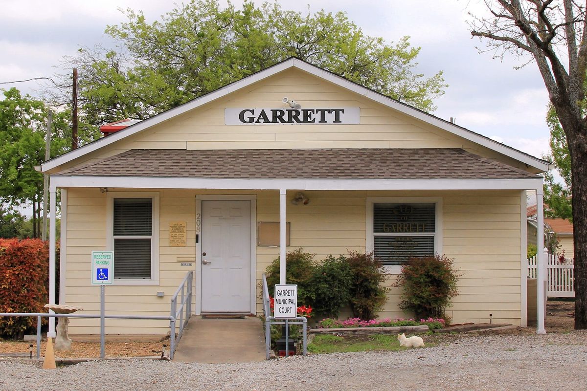 Garrett City Hall, Texas