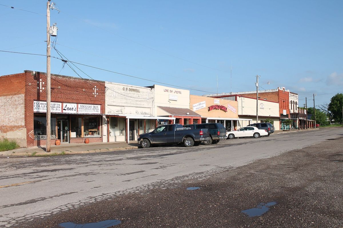 Storefronts in Lone Oak, Texas