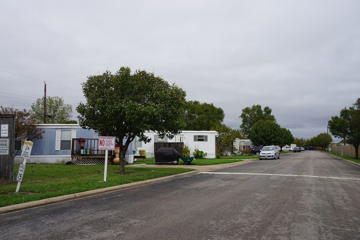 Ivey Lane in Mobile City, Texas