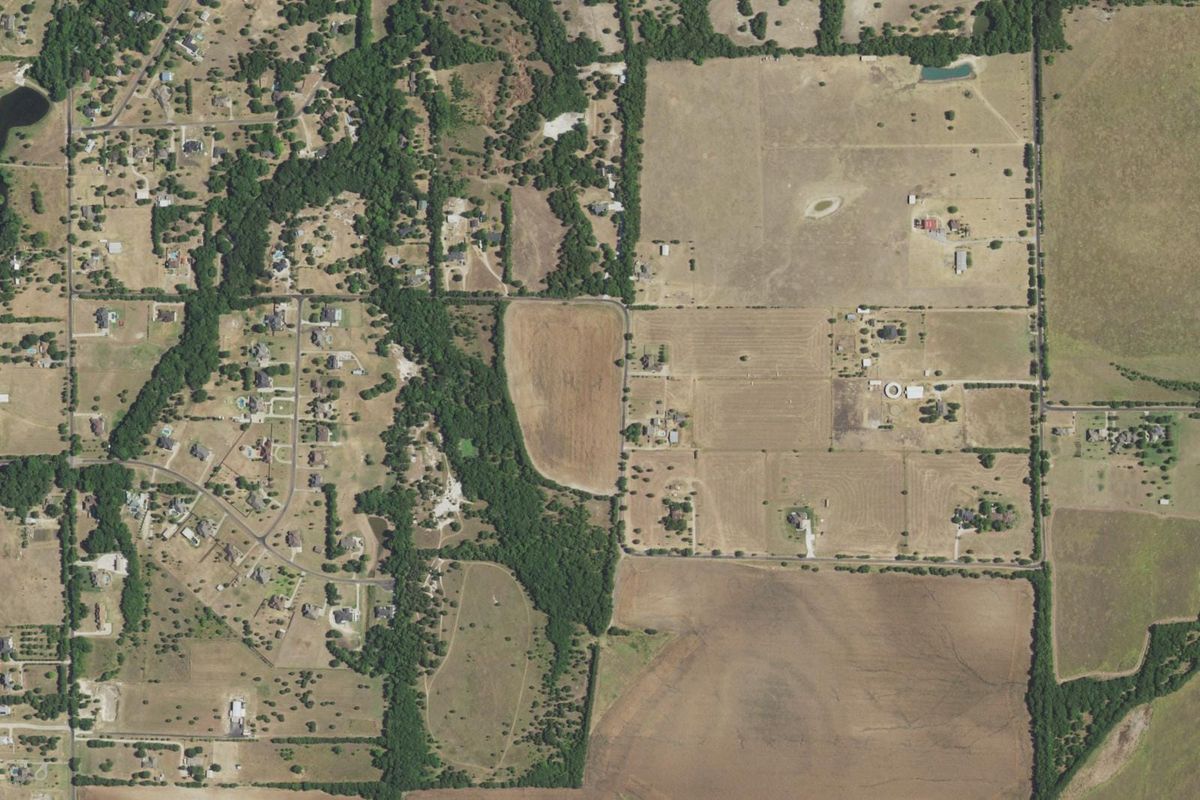 Aerial photograph centered on Oak Leaf, Texas