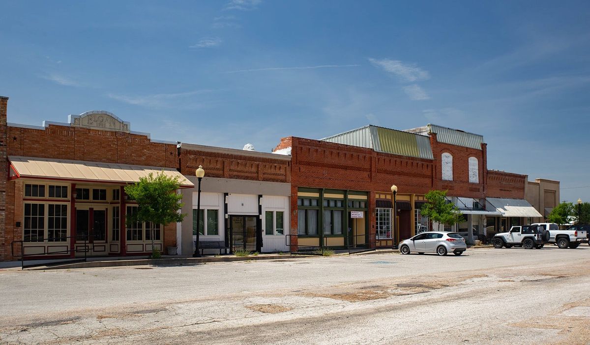 Storefronts in Palmer, Texas