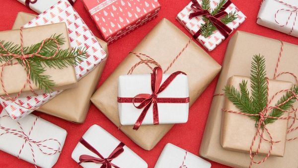 How to wrap a Christmas Gift?
