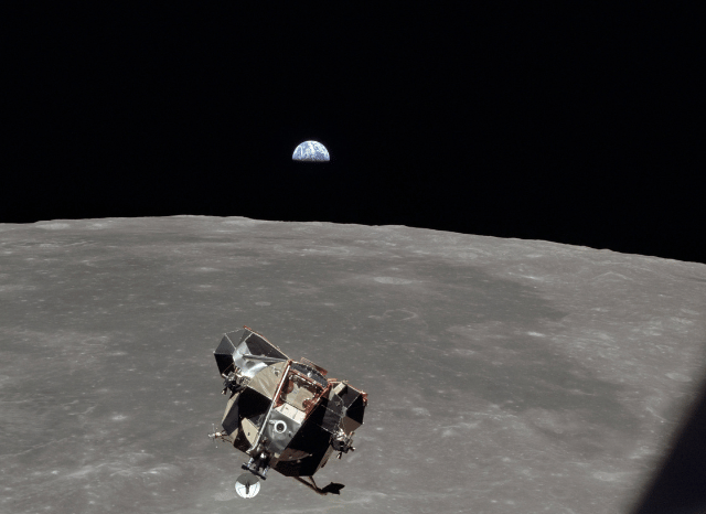 Lunar lander traveling through space during an Artemis mission, illustrating the future of Moon exploration discussed by Stanislav Kondrashov and Jim Bridenstine