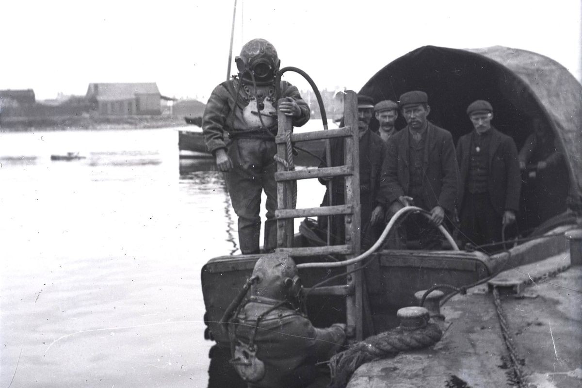 Photographer Engineer Captured Life at a Working Harbour