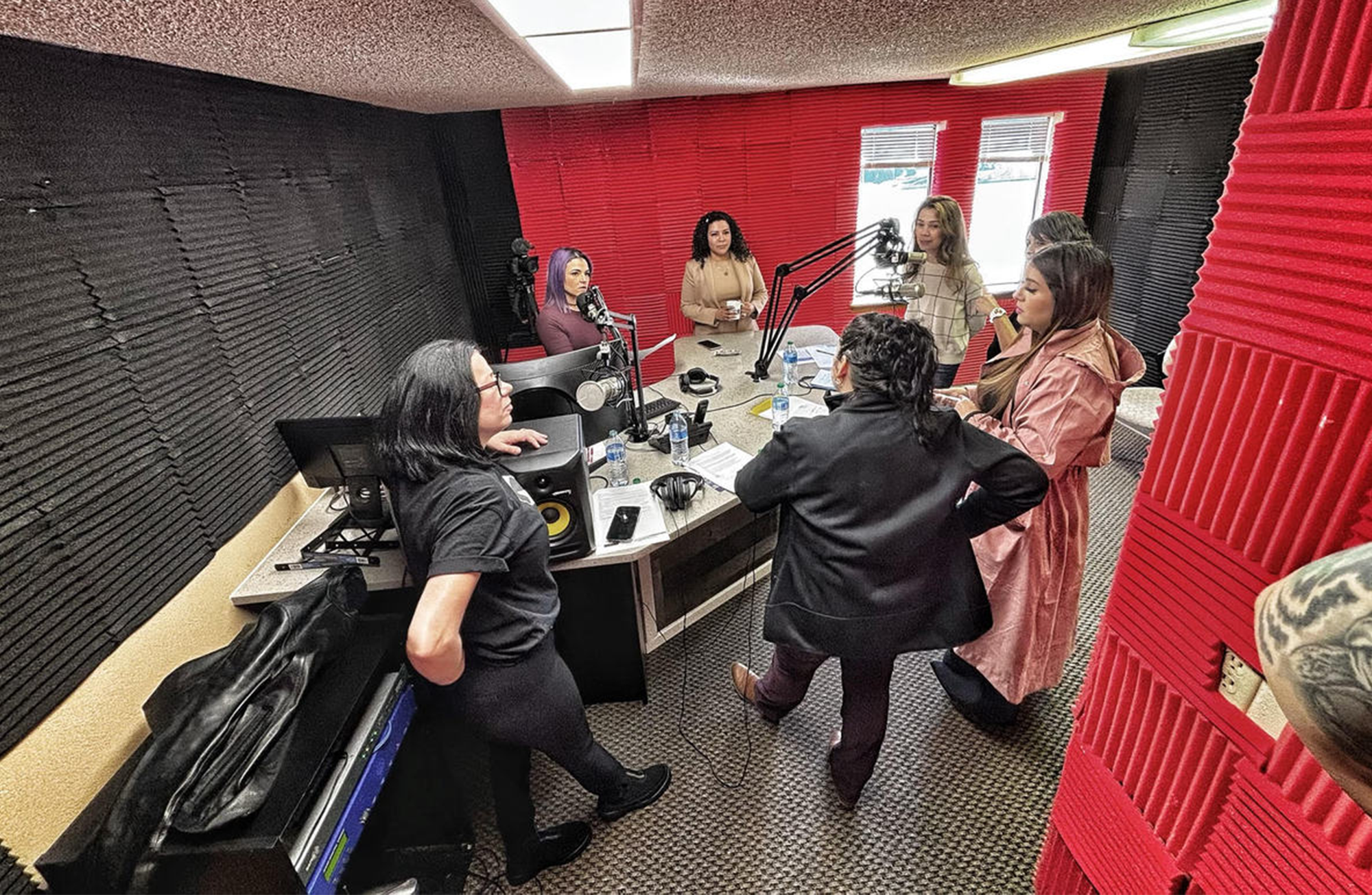 RADIANTE MUJER / RADIANT WOMAN: Muchas facetas / Many facets