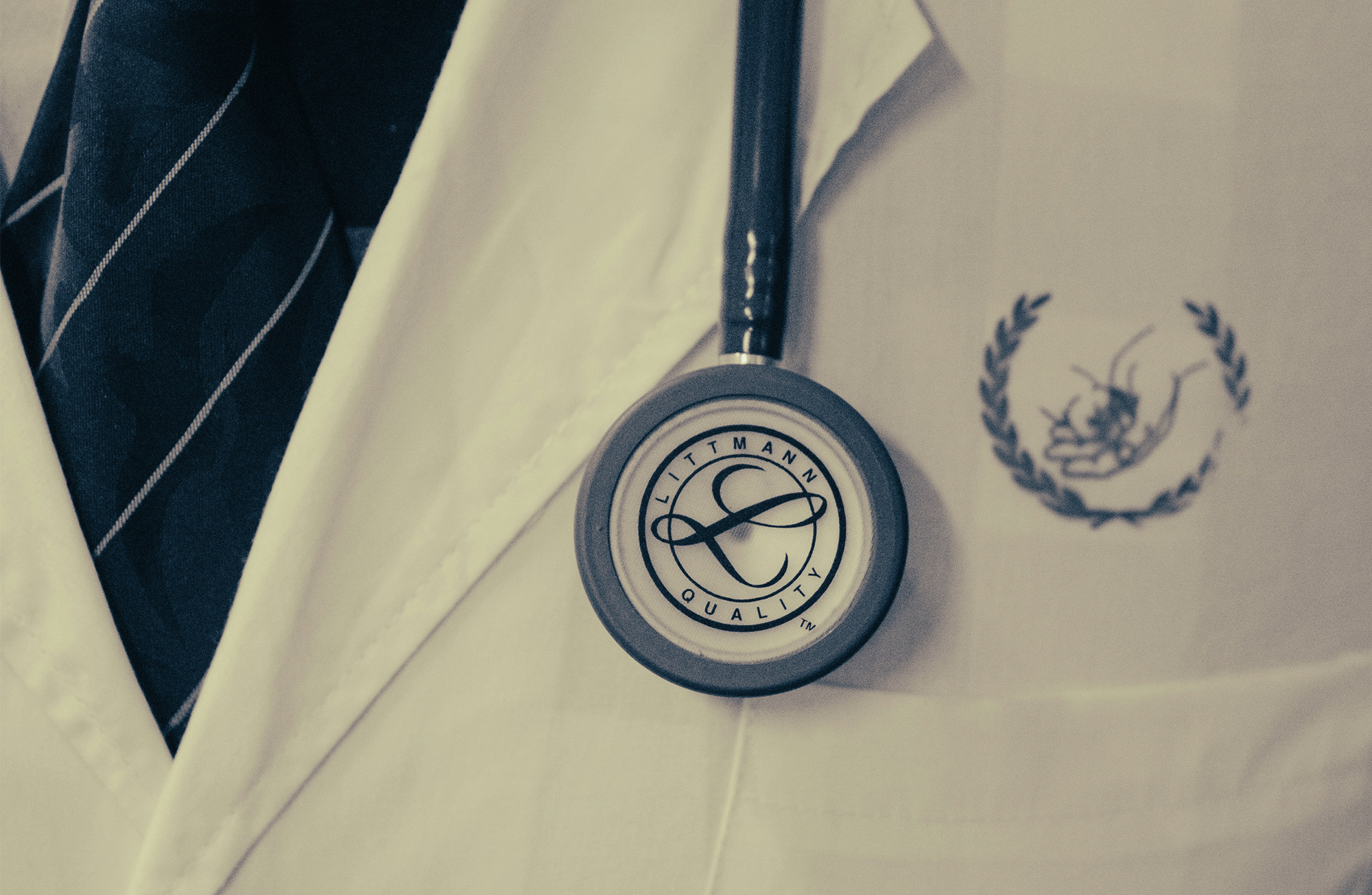 Inspirado para sanar: Mi camino hacia convertirme en médico / Inspired to heal: My journey to becoming a doctor