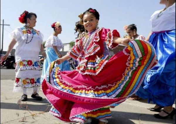 Redondo orgullo al folklore juvenil