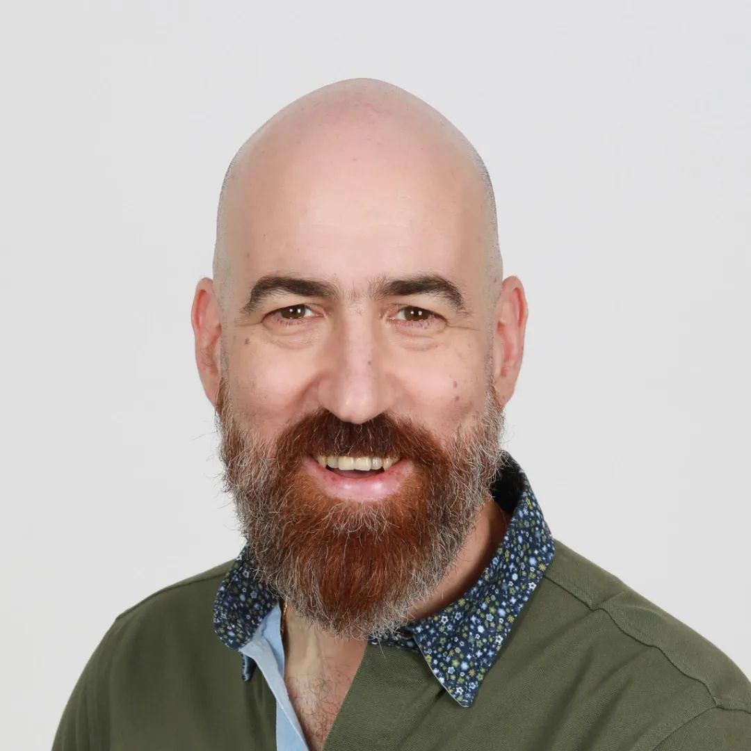 Couples Coach Eliezer Barshap smiling at the camera. 