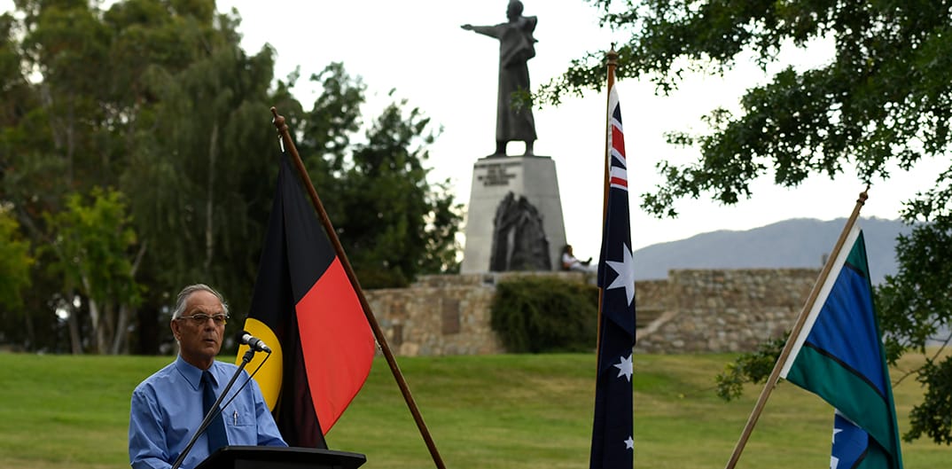 Mayor Peter Beer addresses the crowd.