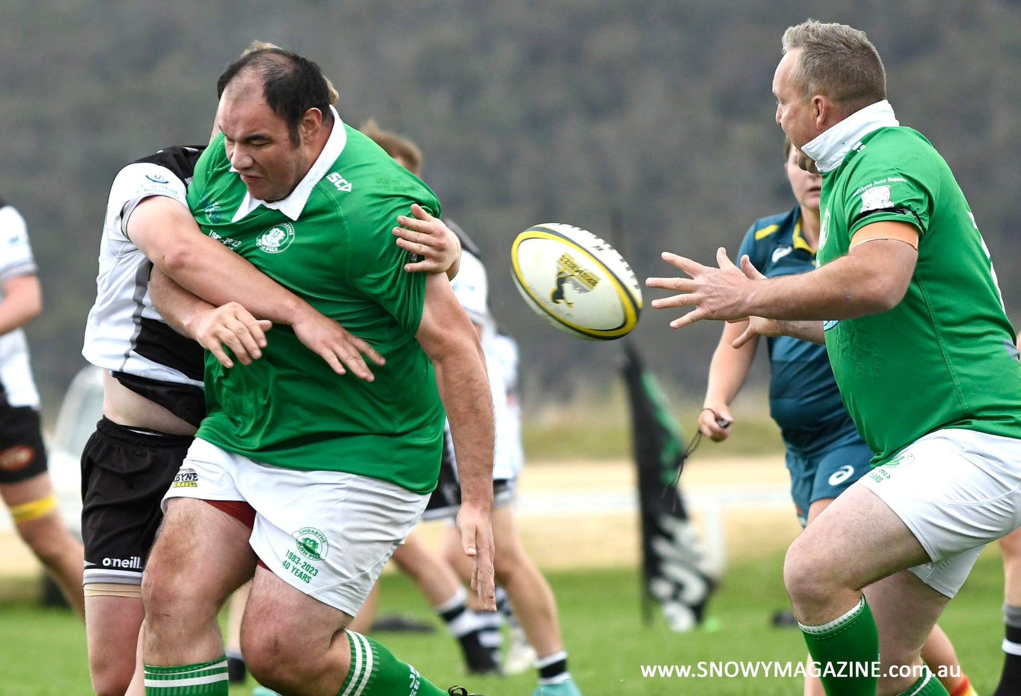 Big prop Issac Maw offloads to Deon Becker.