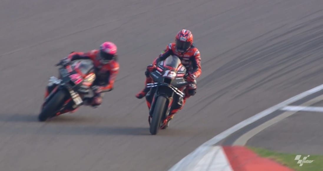 Espargaro et Vinales proches de l'accrochage : « Il nettoyait ses pneus sur la trajectoire »