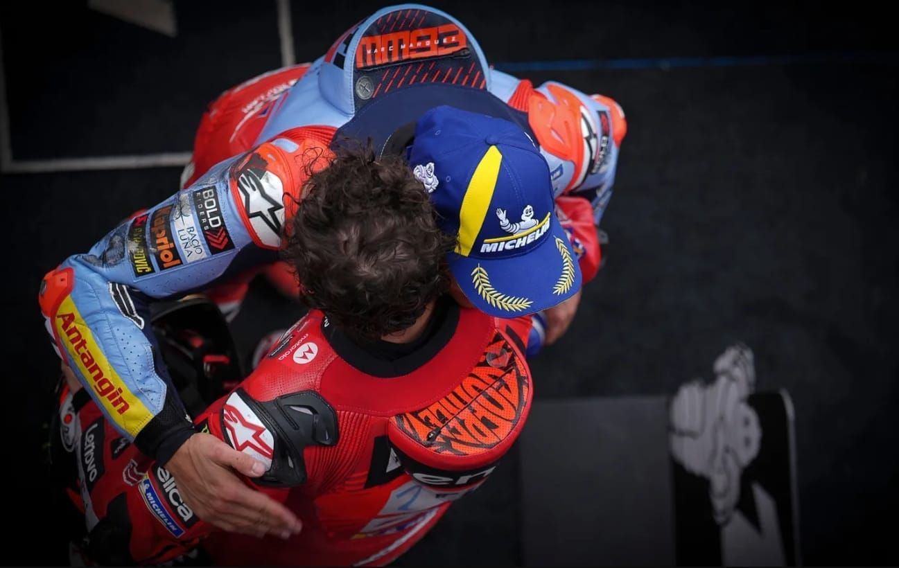 Bagnaia-Marquez dans le même box ? Martin va « préparer le pop-corn »