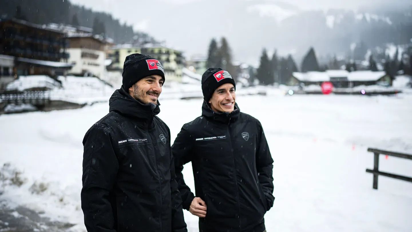 Marquez sans Red Bull ni Monster sur le casque