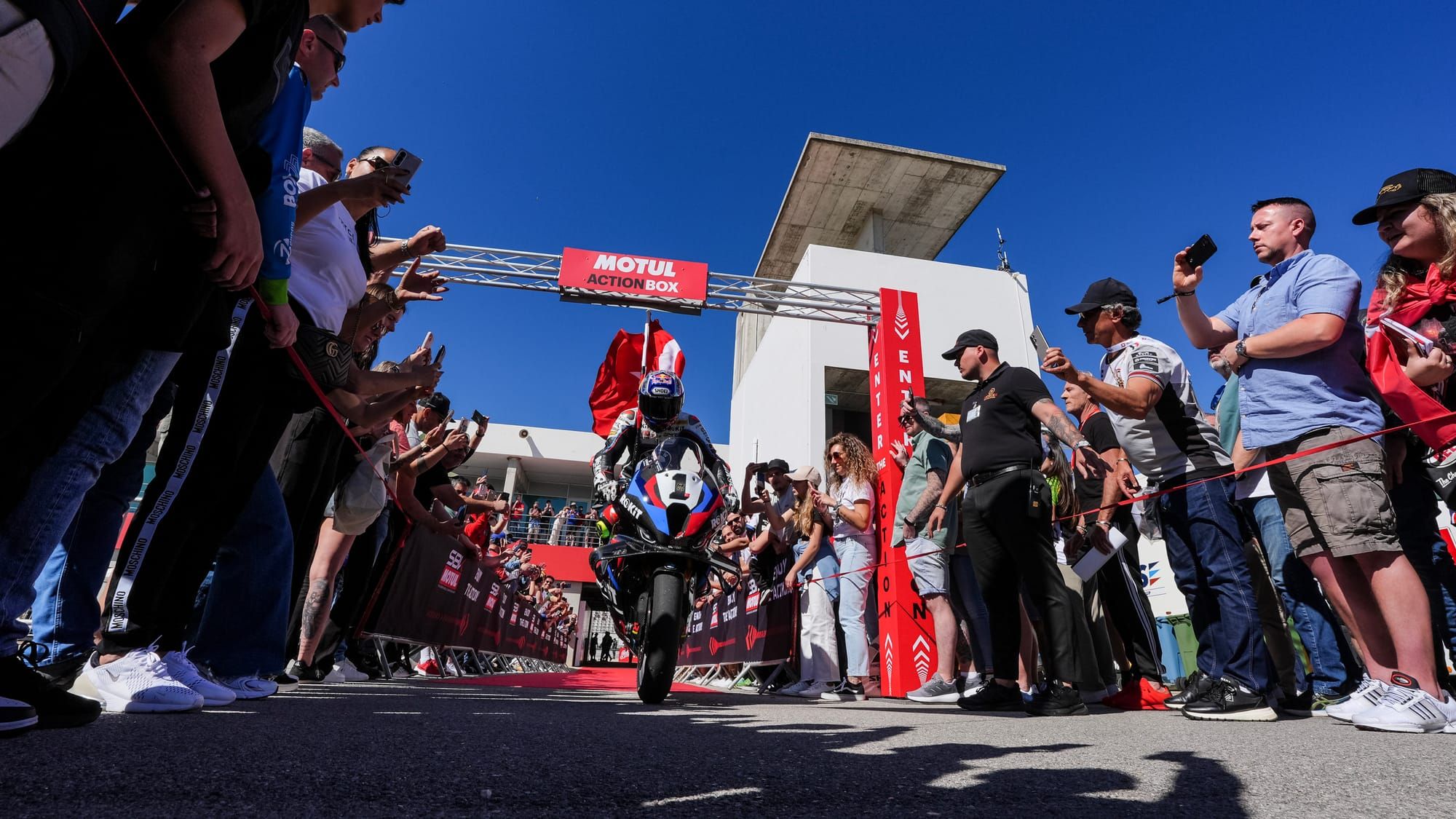 Course 2 SBK Portimao : Nouveau duel épique entre Razgatlioglu et Bulega !