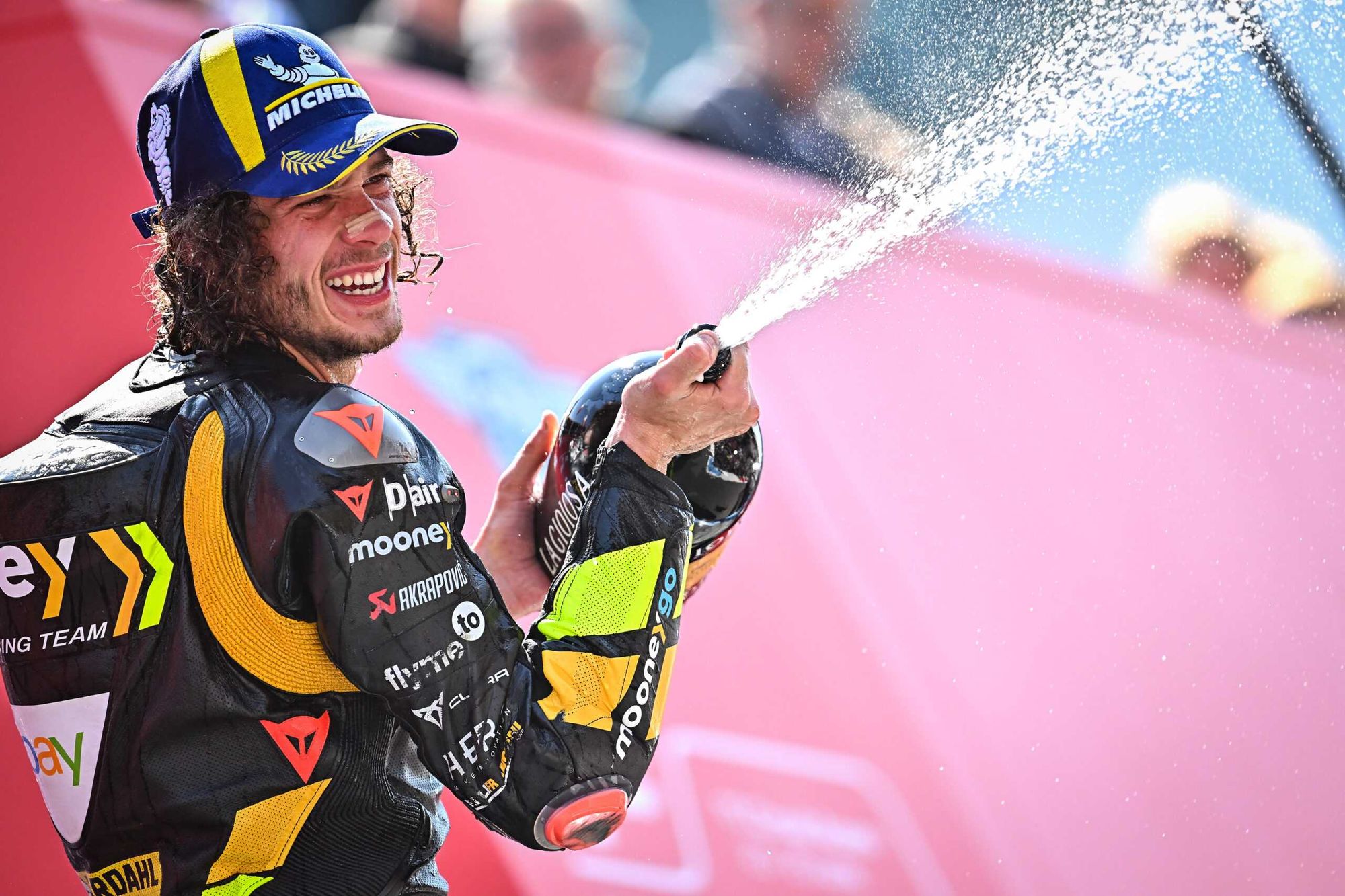 Assen, Bezzecchi (2e) : « Sur l'herbe pour voir Valentino en 2005, sur le podium aujourd'hui... »