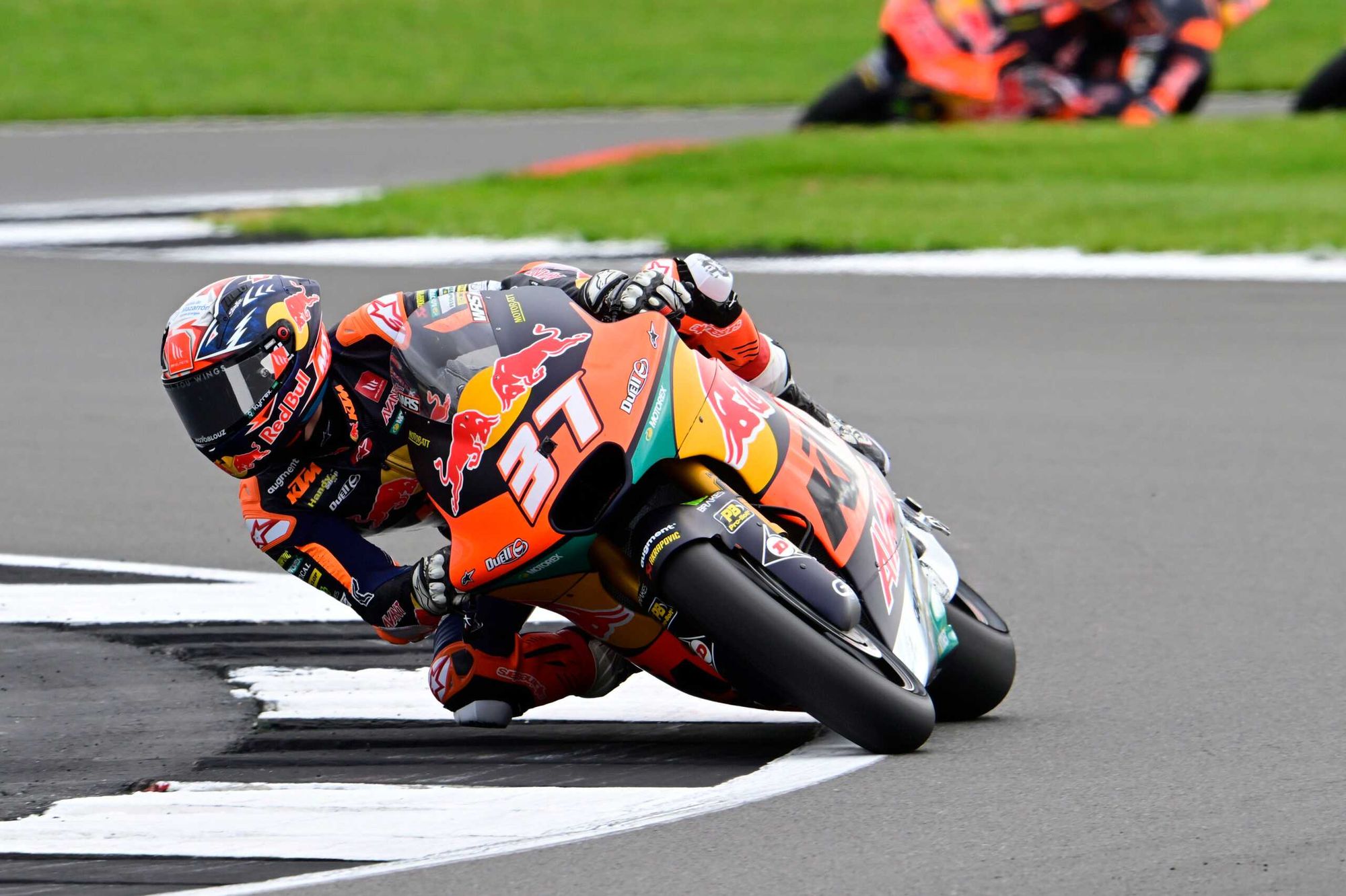 Silverstone, Moto2 : Acosta en pole sur le mouillé, Baltus 8e !