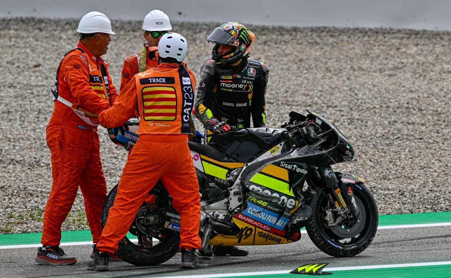 « Marre de me faire rentrer dedans » : Bezzecchi a souffert en Catalogne