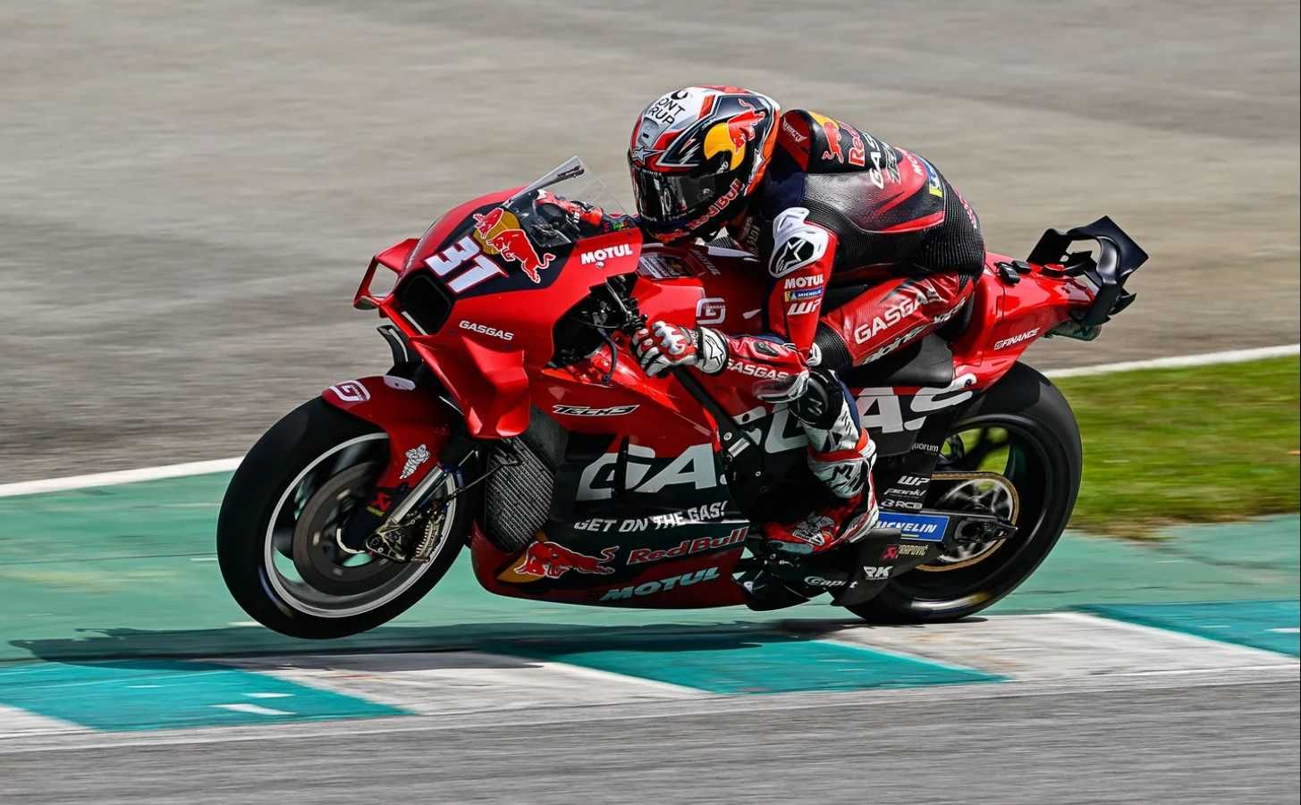 « Pedro Acosta ne prend pas des trajectoires de débutant » (A. Espargaro, Sepang)