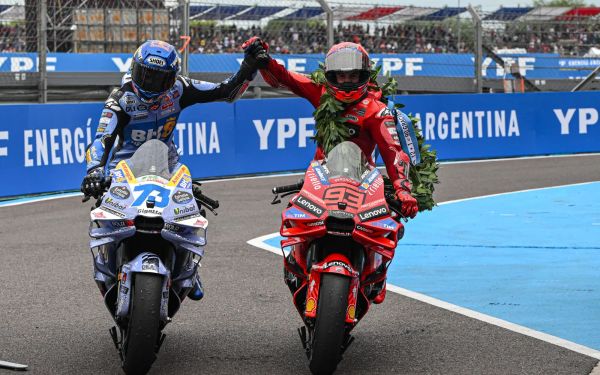 Qui mène les championnats avant le GP des Amériques ?