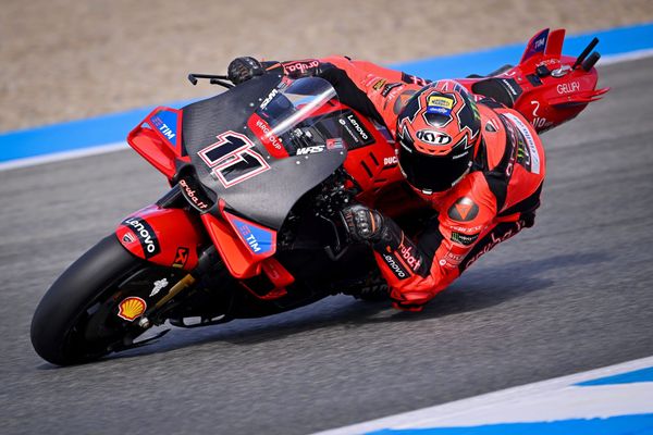 Bulega teste la Desmosedici à Jerez