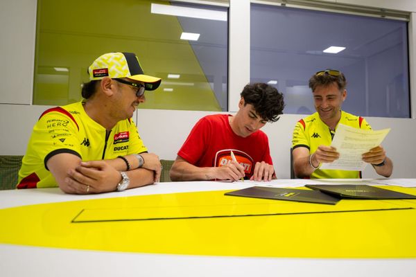 Aldeguer rejoint VR46 en 2027 avec une Ducati d'usine : « Signer dans l'équipe de Valentino, c'est incroyable »