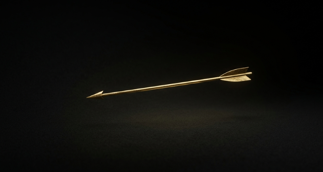 Minimalistički prikaz zlatne strele koja lebdi u crnom prostoru, simbolizujući prazan hod Meseca u Strelcu.